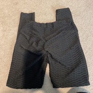 Sold: Infamous tik-tok leggings - with scrunched back for flattering lift